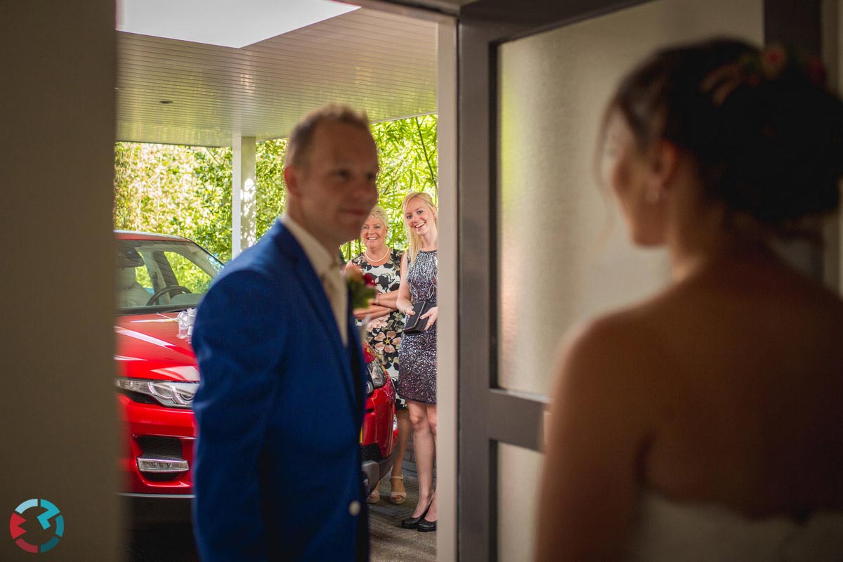 Bruidsfotograaf in Bergeijk op een wijngaard