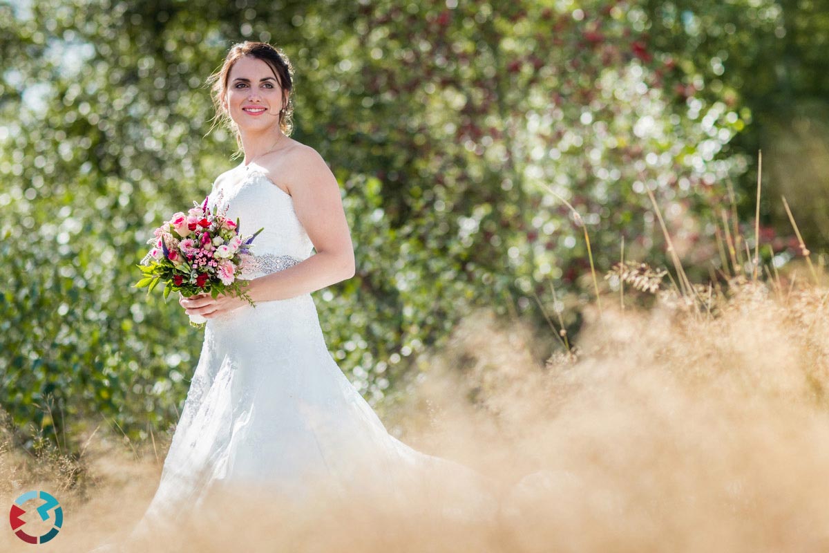 Bruidsfotograaf in Bergeijk op een wijngaard