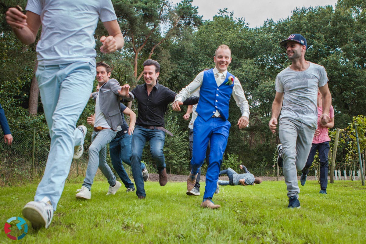 Bruidsfotograaf in Bergeijk op een wijngaard