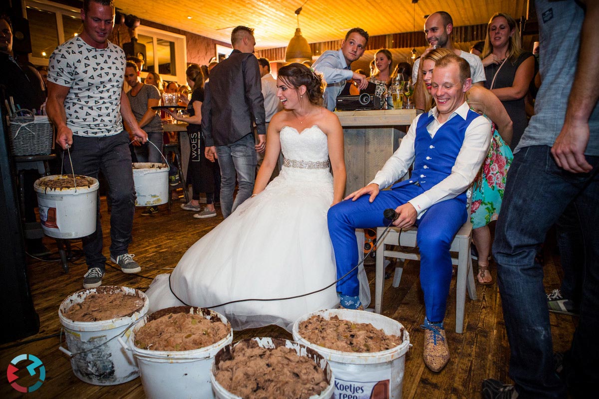 Bruidsfotograaf in Bergeijk op een wijngaard