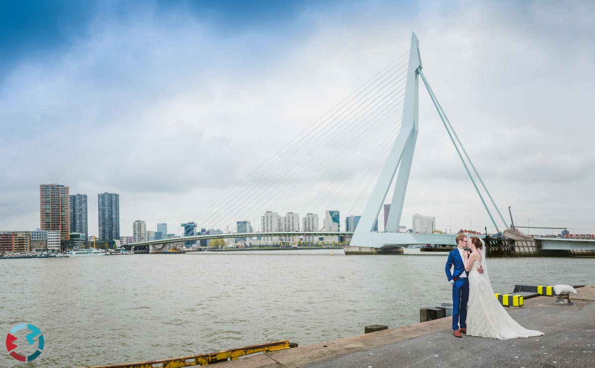Bruidsfotograaf in het stadhuis van Rotterdam