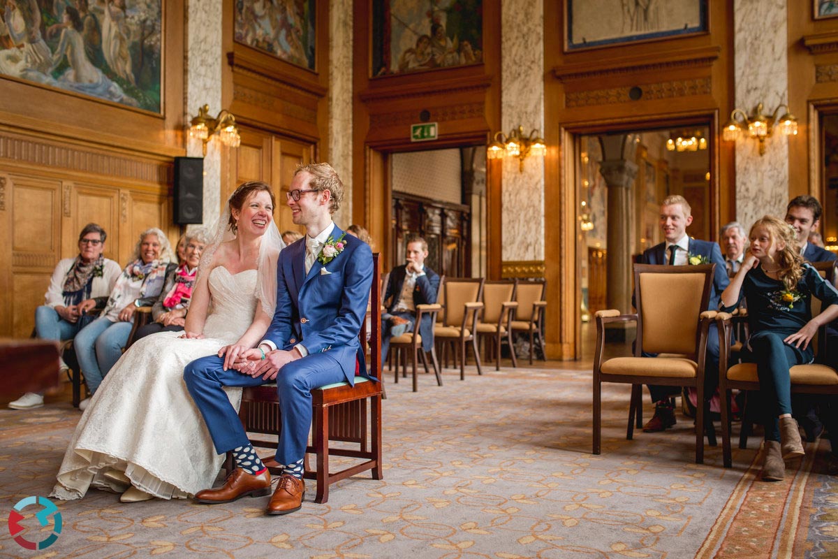 Bruidsfotograaf in het stadhuis van Rotterdam