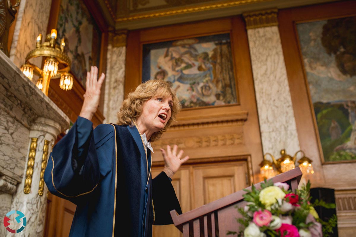 Bruidsfotograaf in het stadhuis van Rotterdam