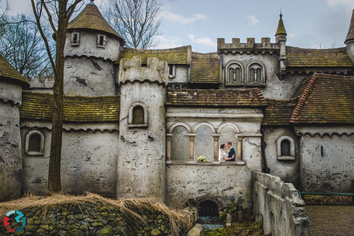 Bruidsreportage bij het huis van het meisje met de zwavelstokjes in de Efteling