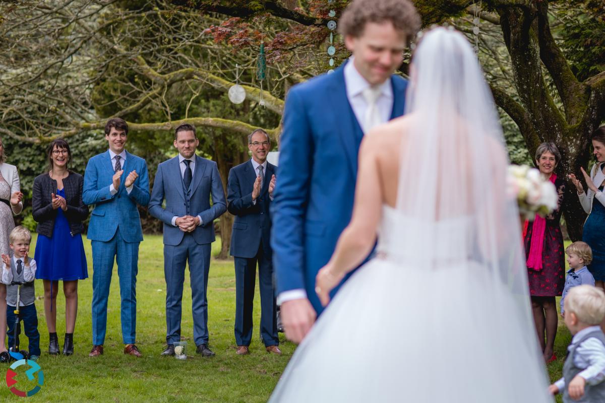 Bruidsfotografie in Soest met prachtige luchten