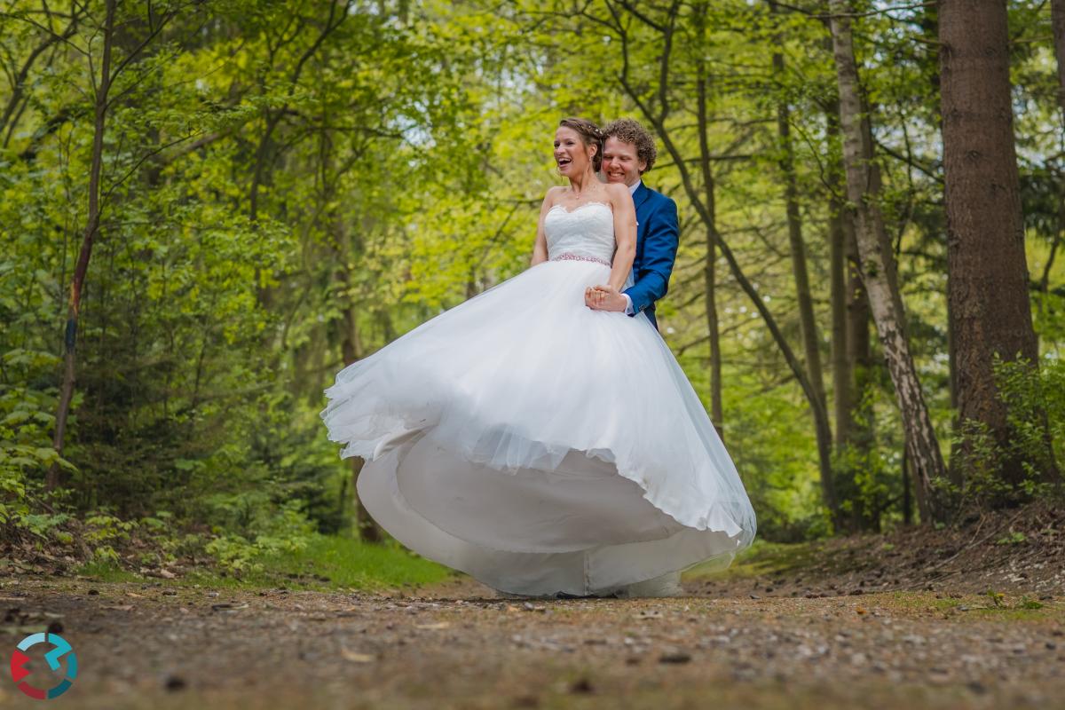 Bruidsfotografie in Soest met prachtige luchten