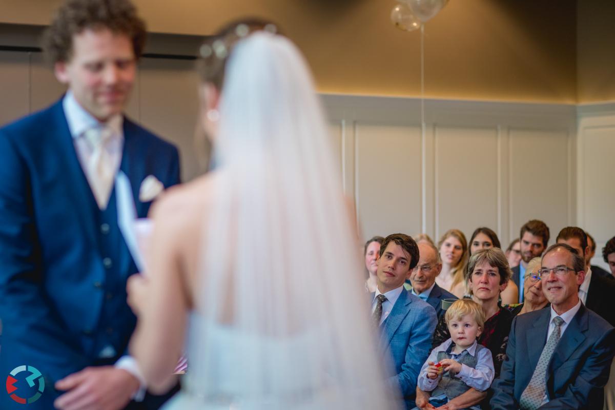 Bruidsfotografie in Soest met prachtige luchten