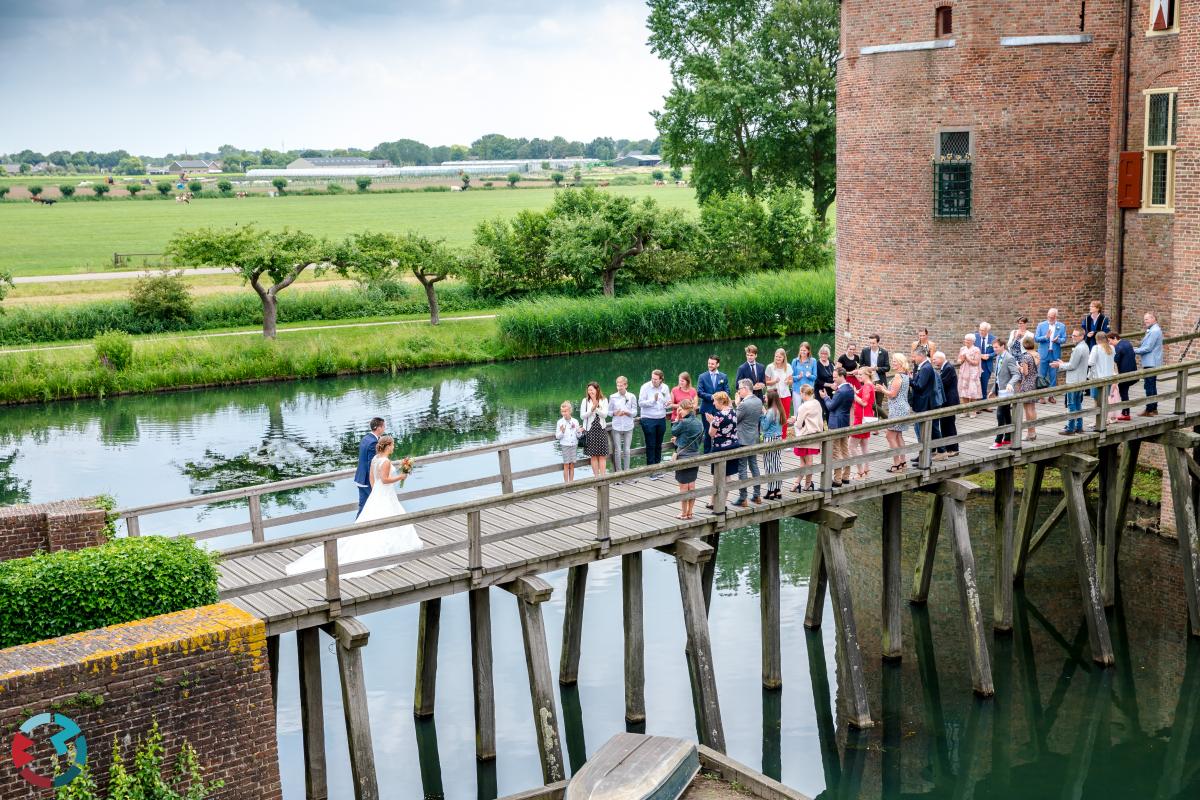 Bruidsfotografie bij Kasteel Ammersoyen in Ammerzoden