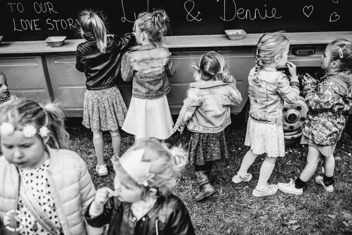 Bruiloft met veel kinderen