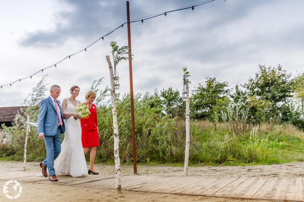 Trouwen op het strand bij het Houtse Meer