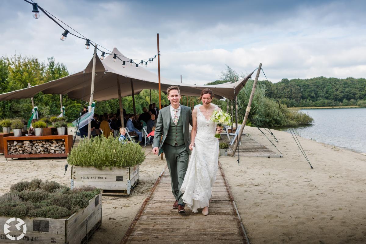 Trouwen op het strand bij het Houtse Meer