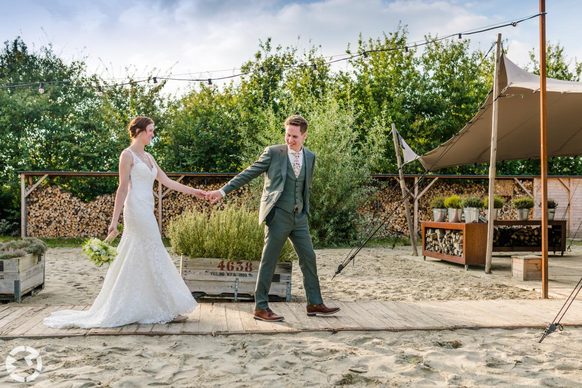 Trouwen op het strand bij het Houtse Meer
