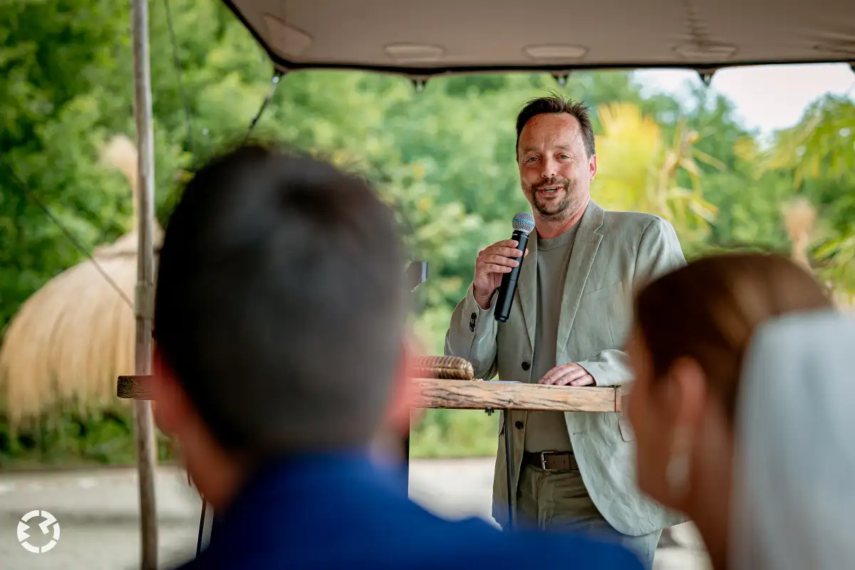 Speech broer van bruidegom | Bruidsfotograaf Breda