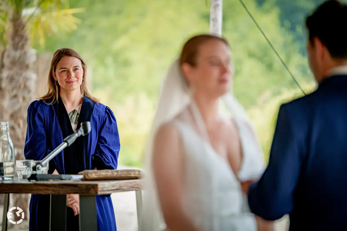 Beste vriendin is BABS op bruiloft met 2 bruidsfotografen