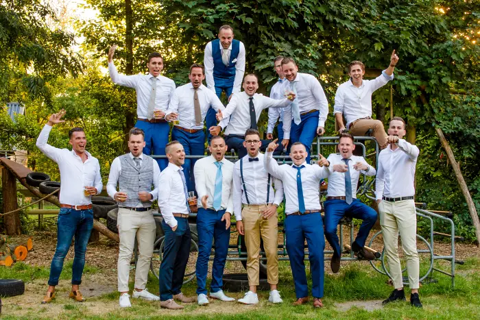 Gezinsfoto op een bruiloft gemaakt