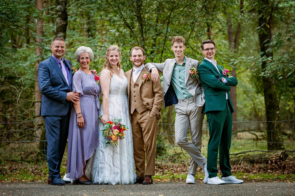 Gezinsfoto van de bruid