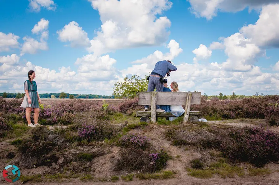 foto van ons aan het werk - achter de schermen 64