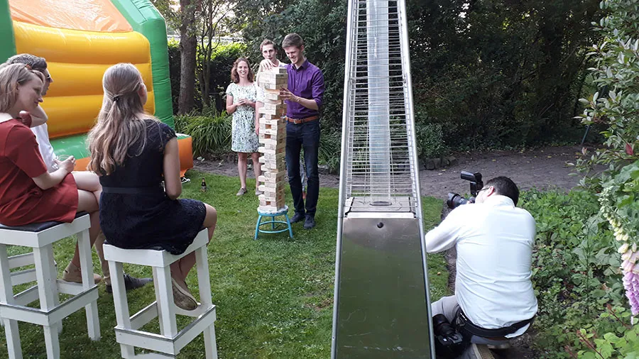 foto van ons aan het werk - achter de schermen 50