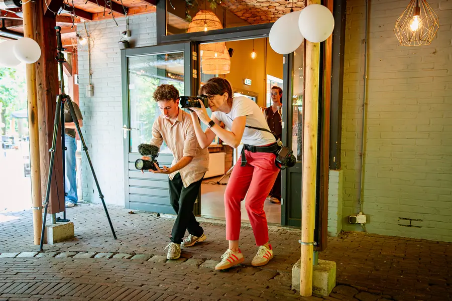 foto van ons aan het werk - achter de schermen 1