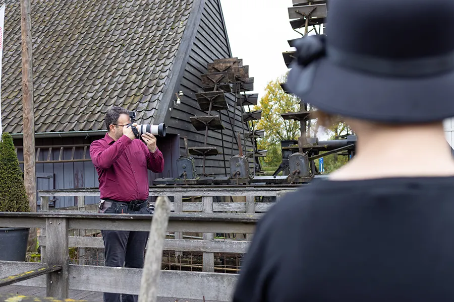 foto van ons aan het werk - achter de schermen 58