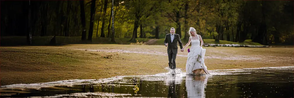 Journalistieke en pure bruidsfotografie, trouwfotograaf Met Licht Geschreven - 
        Interesse in een Trash-The-Dress fotoshoot?
        
        Even lekker vies worden!
        bekijk hier onze trash-the-dress reportages
    